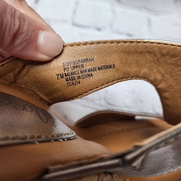 Eurosoft by Sofft Wedge Sandal with Cork Heel and Metallic Upper Size 7 - Picture 11 of 15